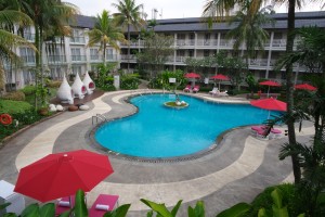 Kolam Renang Terbuka Dan Area fitness Yang Ditawarkan Sheraton Bandung